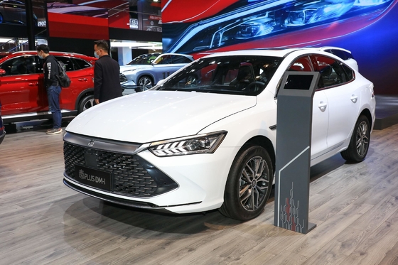 Höchstleistung 150-200 PS BYD Qin Plus Dm-I Hybrid Elektrofahrzeug Limousine Linkslenkung