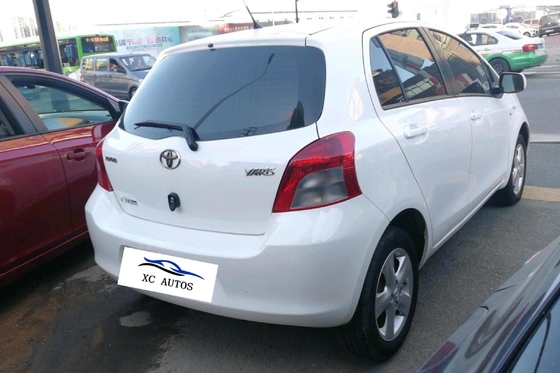 Toyota Yaris 5 Türen 5 Sitzplätze Benzin-Hatchback mit Sonnendach und LED-Scheinwerfer