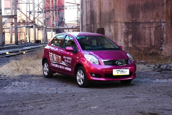 Toyota Yaris 5 Türen 5 Sitzplätze Benzin-Hatchback mit Sonnendach und LED-Scheinwerfer