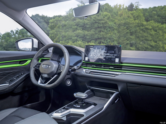 Geely Emgrand Limousine mit Macpherson-Vorfahrung und R16-Reifengröße