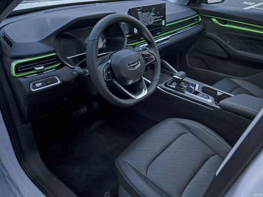 Geely Emgrand Limousine mit Macpherson-Vorfahrung und R16-Reifengröße
