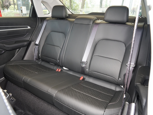 Geely Emgrand Limousine mit Macpherson-Vorfahrung und R16-Reifengröße