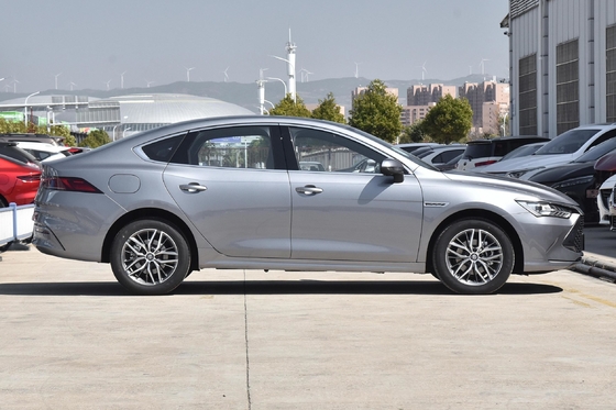 2024 BYD QIN Plus DM-i Honor Edition 55 km Reichweite 4 Räder Fahrzeug Normaler Geschwindigkeitsregler