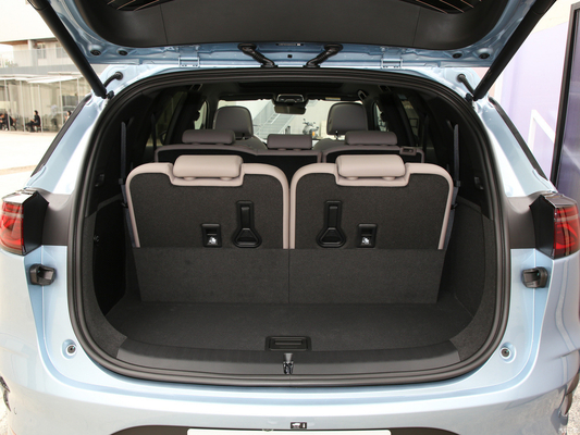 BYD Tang Plug-in Hybrid 200KM Champion Edition 7-Sitzer SUV 8 Monat