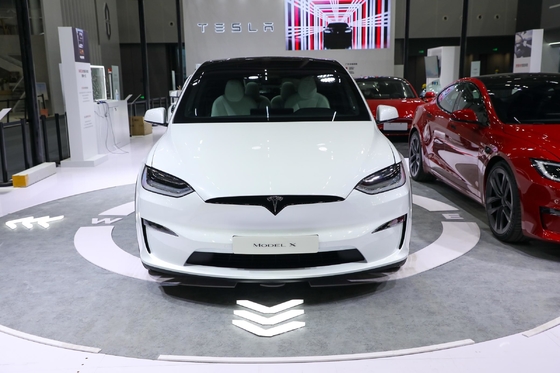 Tesla Model X Gebraucht-Elektroauto mit 150-200PS Maximalleistung und Front 4 Rear 4 Radar