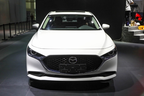 Automatisches Benzinfahrzeug Mazda 3 Axela Kompaktlimousine mit elektrischem Ko-Piloten-Sitzanpassung