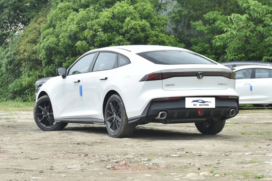 Changan Univ 5-Türer 5-Sitzer Hatchback Das elektrische Hybridfahrzeug mit Linkslenkung