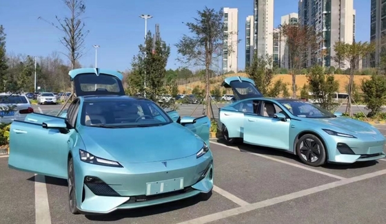Changan SL03 Shenlan Limousine Tiefblau 5 Sitzplätze 5 Türen Leder Sitze Benzinwagen für Erwachsene