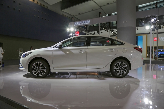 Großer Wert Changan EADO EV 460 Elektroauto EV Limousine 5-Türer 5-Sitzer Karosserie Struktur