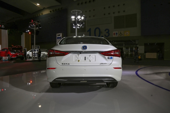 Großer Wert Changan EADO EV 460 Elektroauto EV Limousine 5-Türer 5-Sitzer Karosserie Struktur