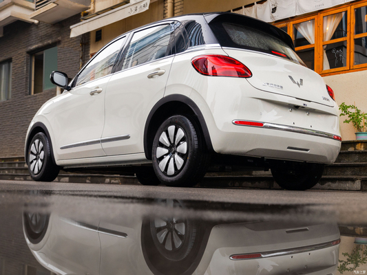 Wuling Bingo EV Auto Hatchback mit elektrischem Fahrersitz Anpassung R15 Reifengröße