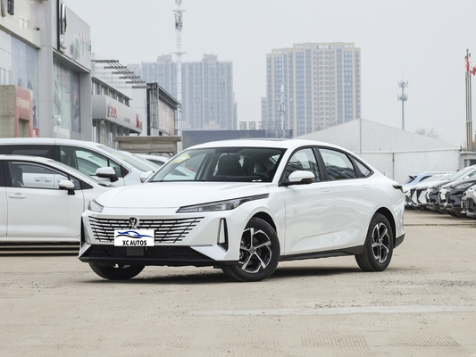 Changan EADO 1.5T GDI DCT Linkslenker Limousine 4-Türer 5-Sitzer Benzinwagen auf dem Markt