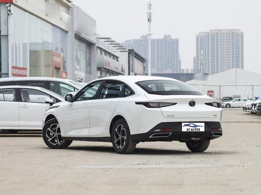 Changan EADO 1.5T GDI DCT Linkslenker Limousine 4-Türer 5-Sitzer Benzinwagen auf dem Markt