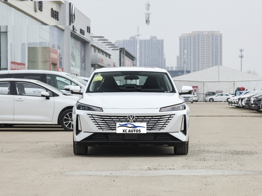 Changan EADO 1.5T GDI DCT Linkslenker Limousine 4-Türer 5-Sitzer Benzinwagen auf dem Markt