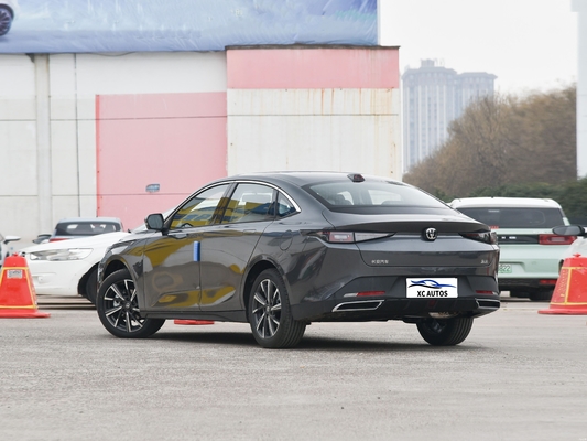 Changan Yida 2023 1.5T GDI Automatische Navigation Kompakt 4-Türer 5-Sitzer Komfortablen Auto
