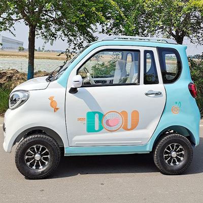 4-Türer 4-Sitzer-EV-Auto Mini-Elektroauto für Erwachsene in Max-Geschwindigkeit 60-120km/h Meilenlänge 50km