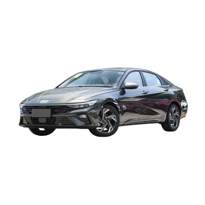 Erschwingliche Limousine 2024 Hyundai Elantra mit Automatikgetriebe und Elektrohybrid