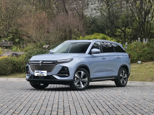 Changan X7 Plus 1.5T Dual-Clutch Smart SUV 24 Modelle 5 Sitzplätze Vordere Scheibenrücken Scheibenbremsen