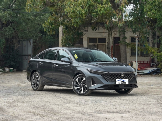 2023 Turbo 5 Sitzer Changan Yida Limousine ODM Sport Automatik in gutem Zustand ESC enthalten
