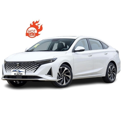 Kompaktes Changan Limousine Changan YIDA Auto mit Panorama-Sonnendach und integriertem Karosserie-Design
